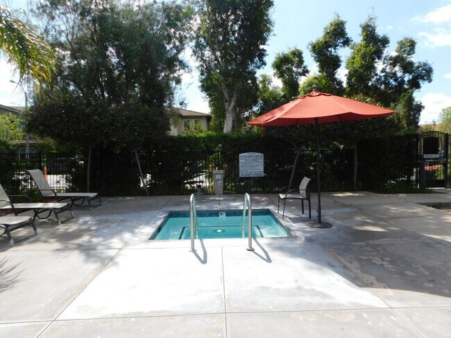 Building Photo - Beautiful 4 bed, 2.5 bath unit in Orange.