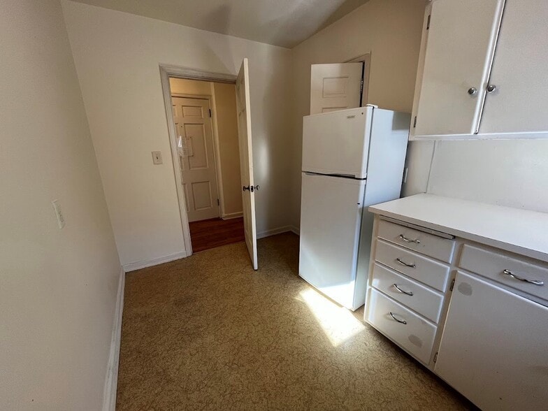 Building Photo - 1406 Drake St