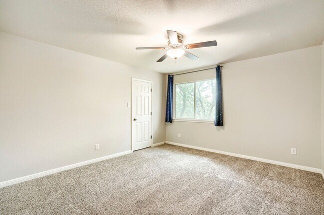 Building Photo - First time rental! Large home!