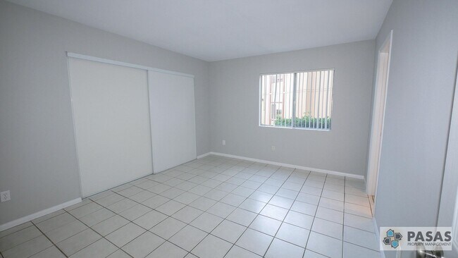 Building Photo - 1st Floor Remodeled Condo