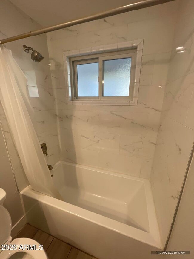 Building Photo - 4843 E Cambridge Ave