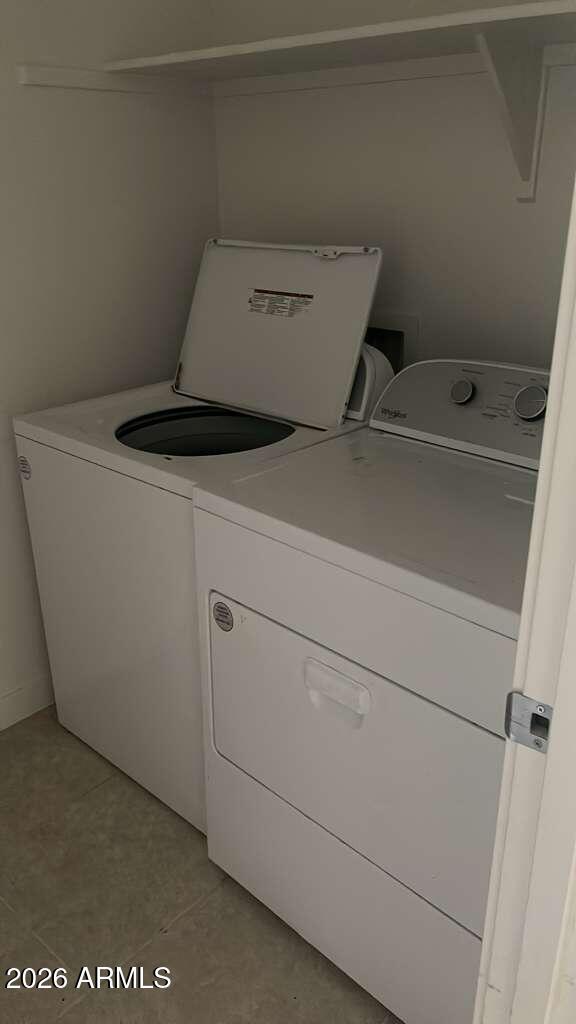 Building Photo - 1318 E Irwin Ave