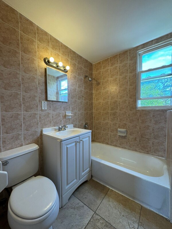 Building Photo - 489 Avon Ave