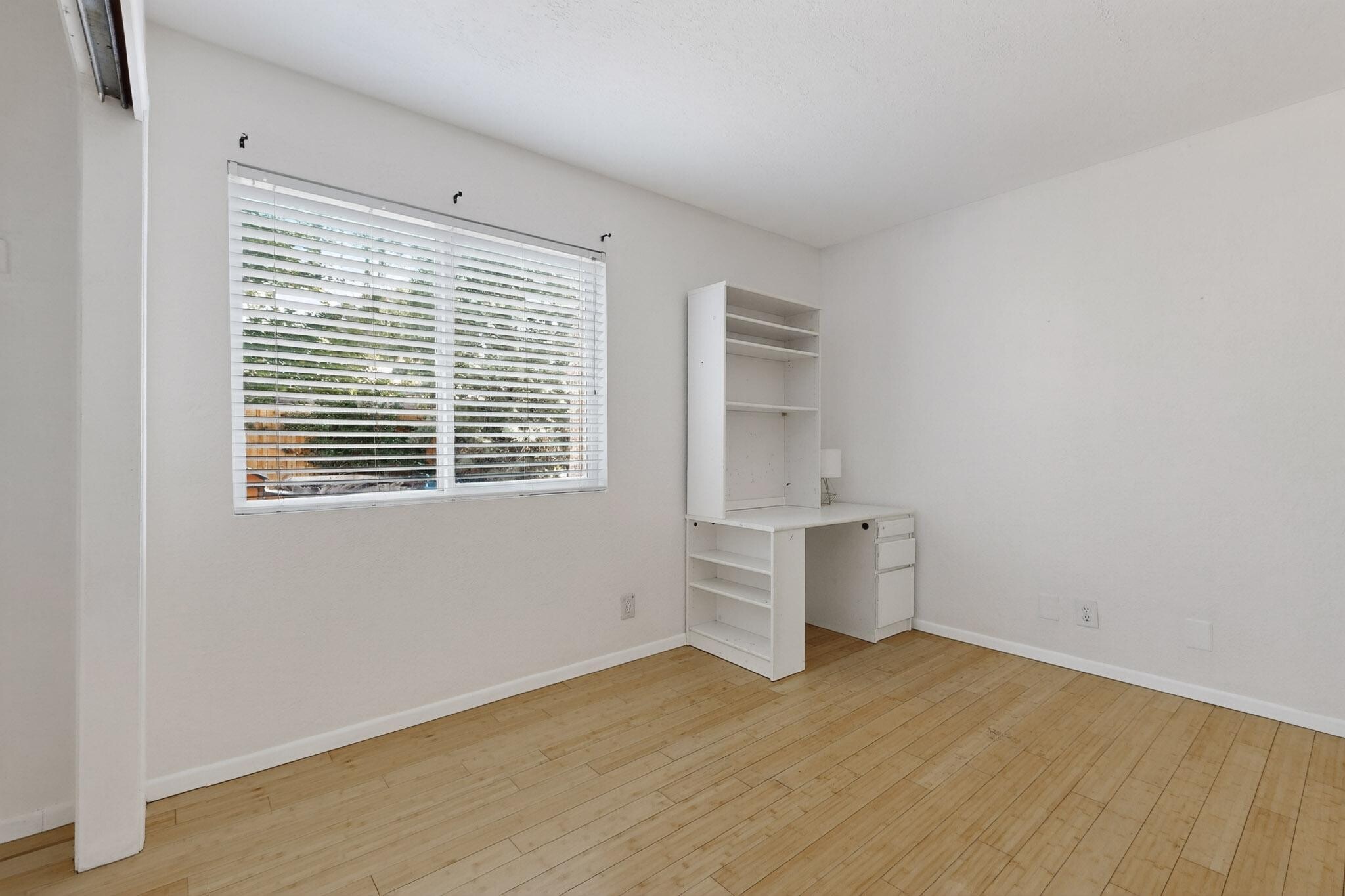 Building Photo - 5528 Overlook Dr NE