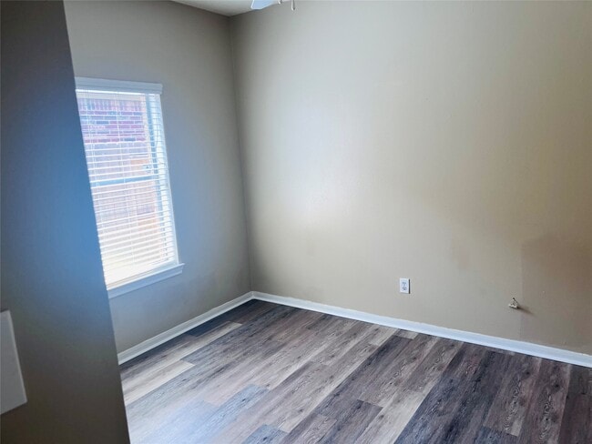 Building Photo - 4722 Silverlake Dr