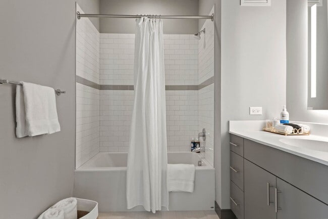 Building Photo - 1314 W Randolph St