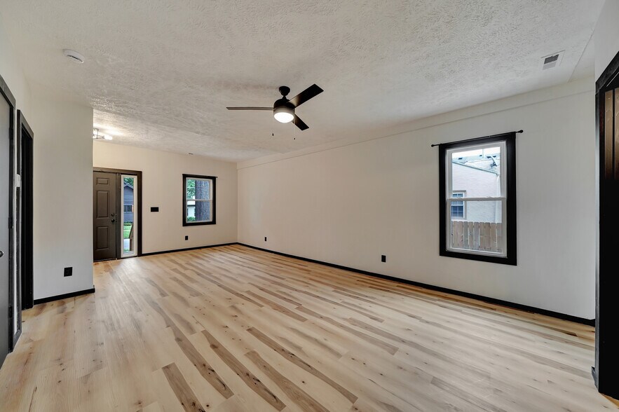 Building Photo - 446 E St