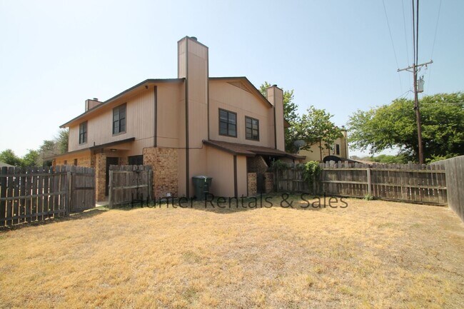 Building Photo - 2607 Bermuda Dr