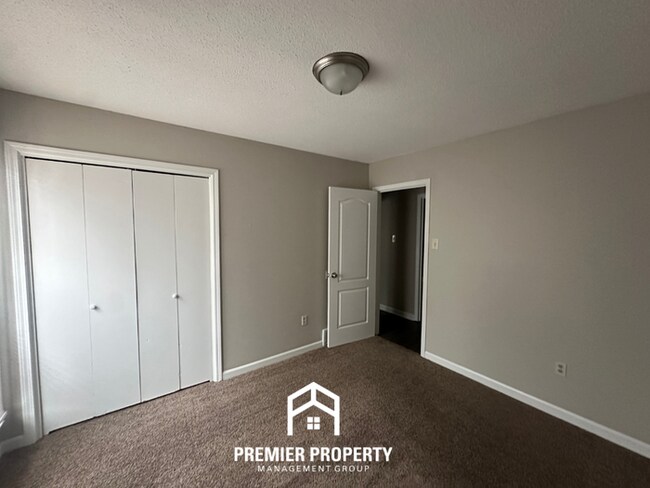 Building Photo - Charming 3BR Memphis Home | Rustic Brick Fireplace, Formal Dining & Fenced Backyard