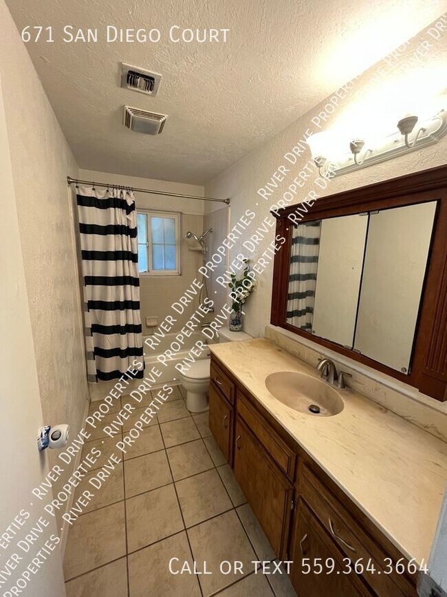 Building Photo - North Merced With Pool!!