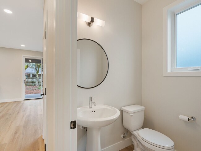 Building Photo - 3bed/2.5 Bath Duplex Unit New Construction in Woodstock Neighborhood