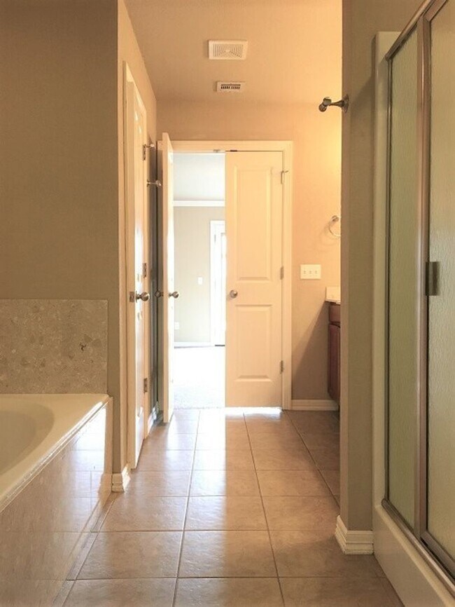 Building Photo - BEAUTIFUL HOME IN GREAT LOCATION!