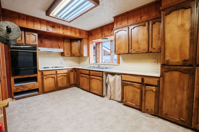 Building Photo - 122 Brennan St