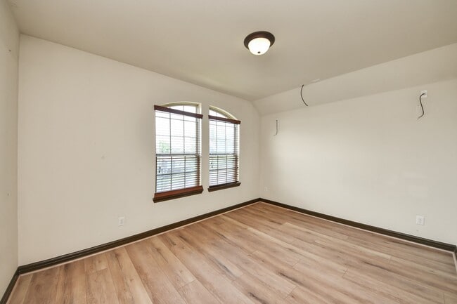 Building Photo - 26407 Wooded Hollow Ln