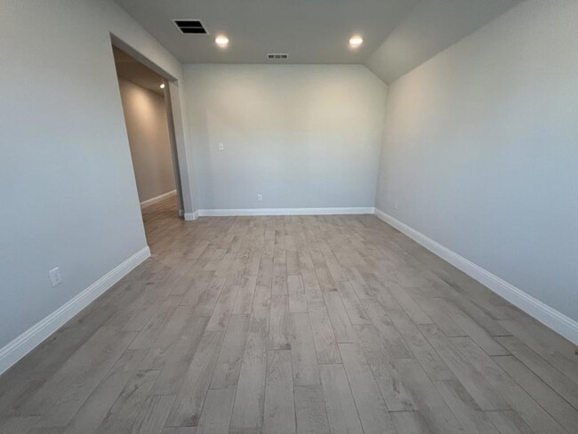 Building Photo - 609 Tartane Dr