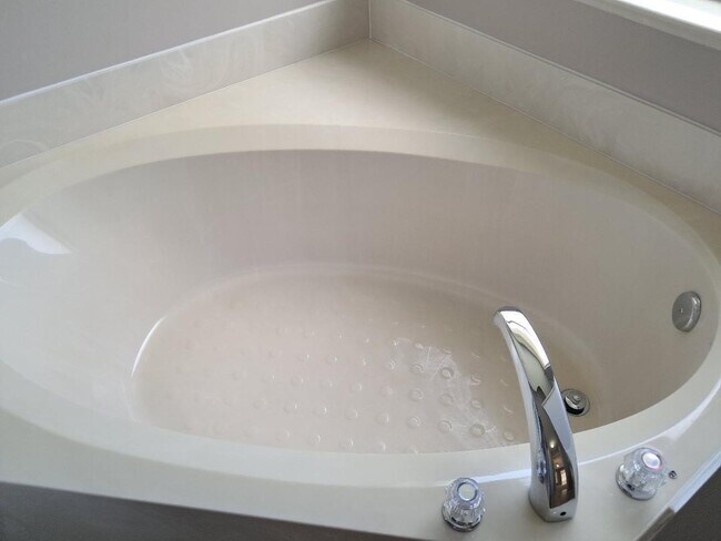 Building Photo - 242 SW Amesbury Ave