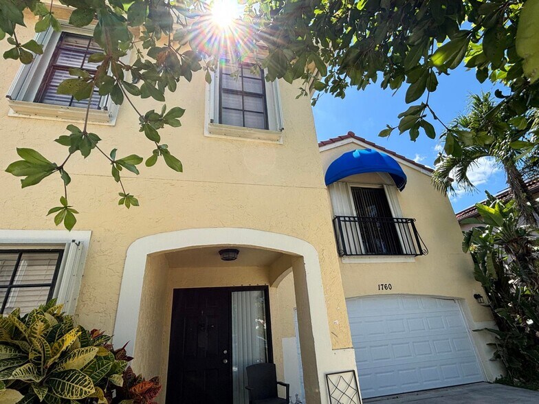 Building Photo - 1760 Shoreside Cir