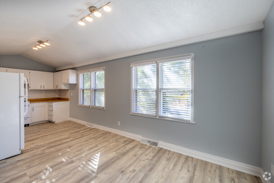 1BD, 1BA - 750SF - Kitchen - 3608 Jackson Street