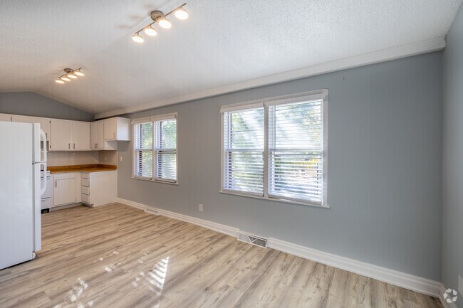 1BD, 1BA - 750SF - Kitchen - 3608 Jackson St