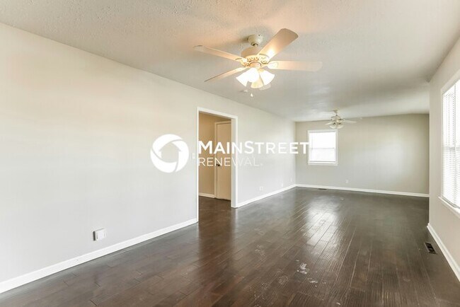 Building Photo - 3 Bedroom Pet-Friendly Home in INDEPENDENCE, MO with Main Street Renewal