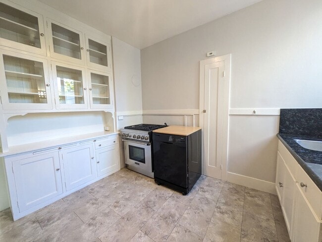 Building Photo - 1119Dol