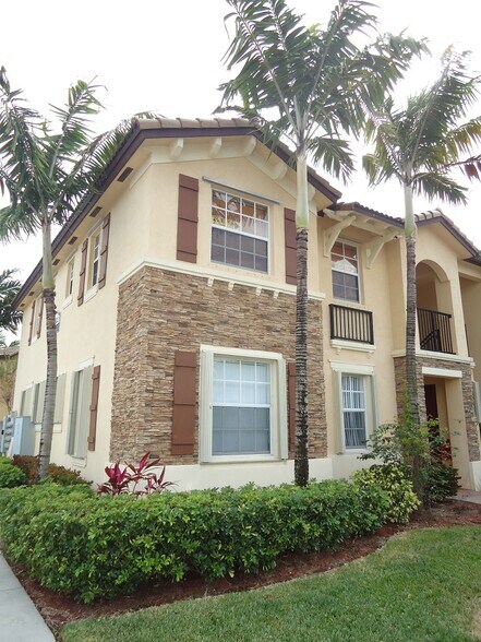 Building Photo - 3320 NE 13th Circle Dr