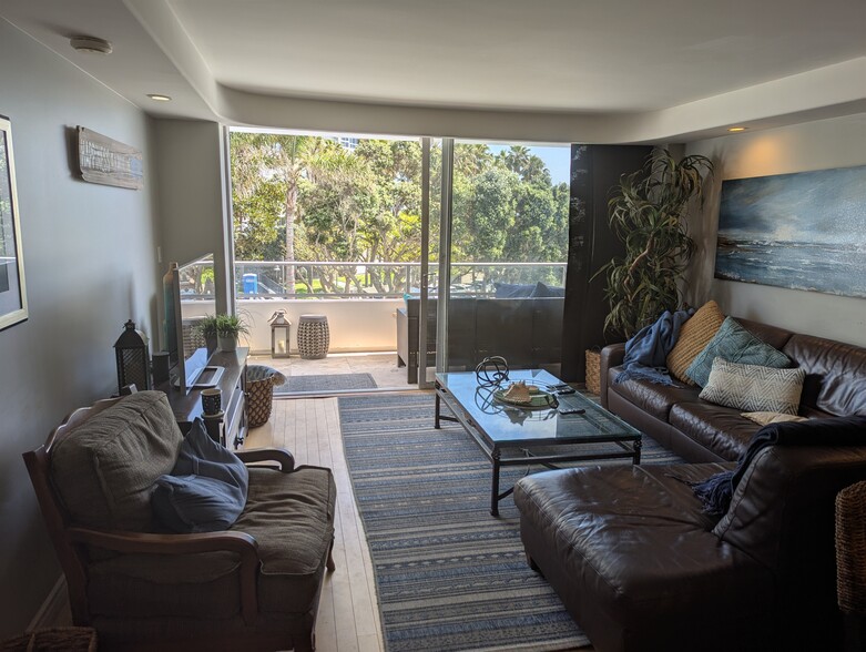 Living room looking into the balcony - 1830 Avenida Del Mundo