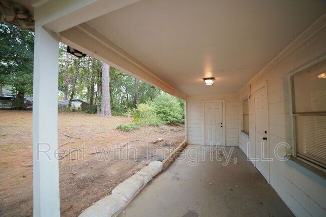 Building Photo - 2032 Warwick St