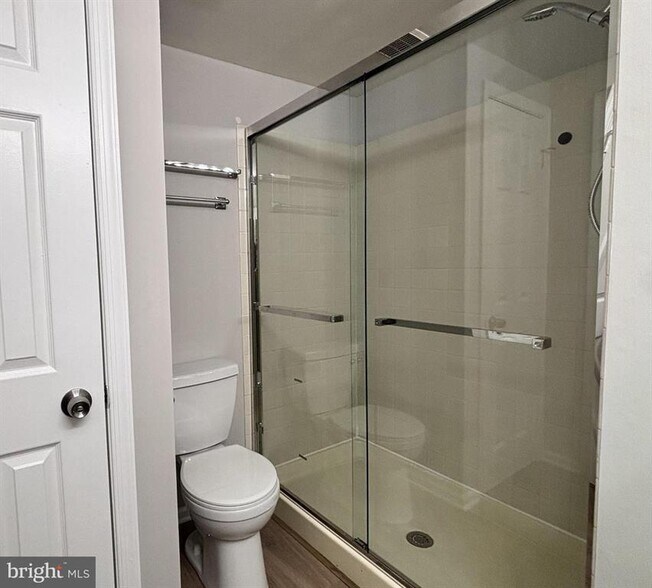 Master Bathroom - 1507 Bennett Pl