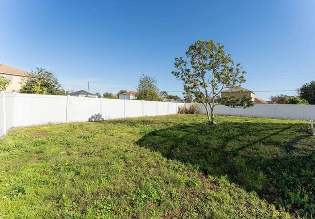 Building Photo - Beautiful 3 Bed and 2 Bath POOL HOME in Ki...