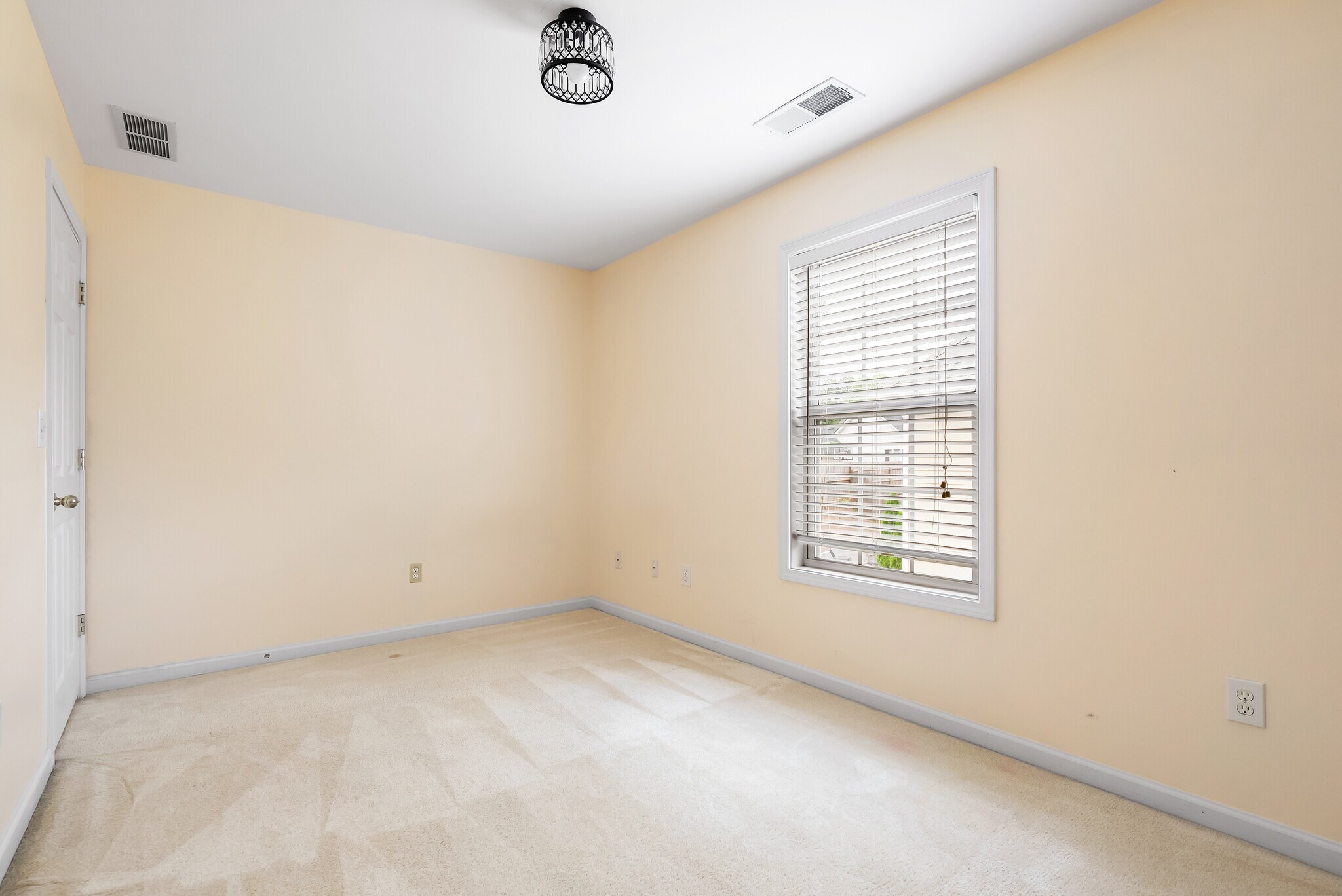 Building Photo - 847 Edgeley Ln