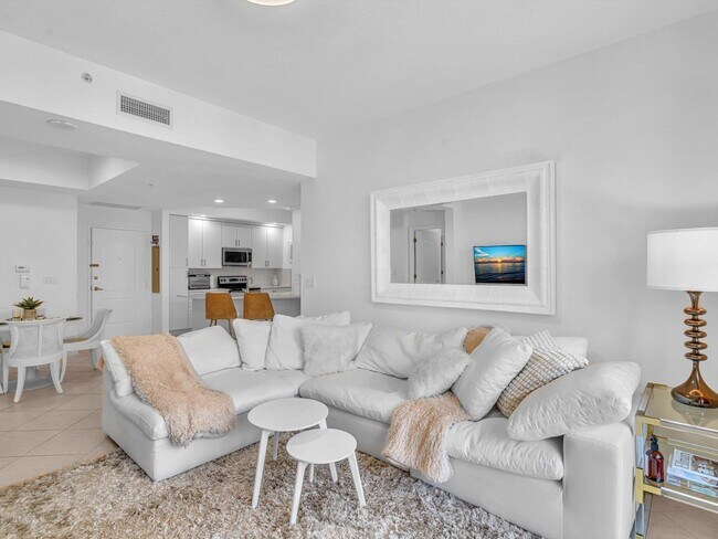 Building Photo - 801 S Olive Ave