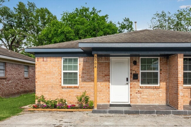Building Photo - 3808 Cochran St
