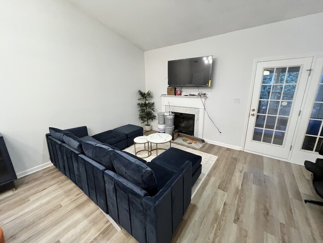 Building Photo - 77 Forest Oaks Dr