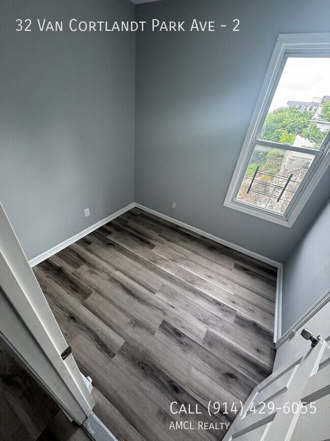 Building Photo - 32 Van Cortlandt Park Ave