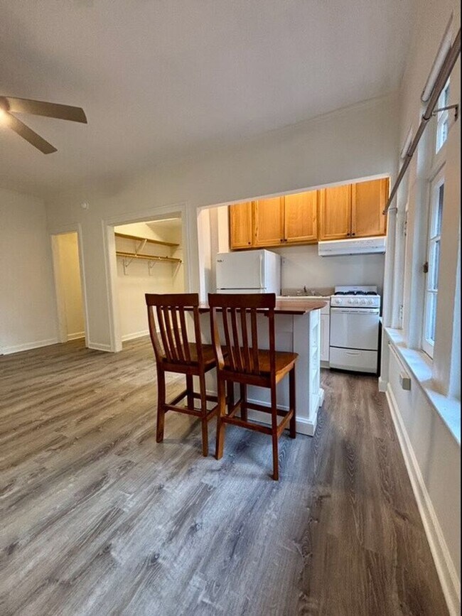 Building Photo - 5421 S Cornell Ave