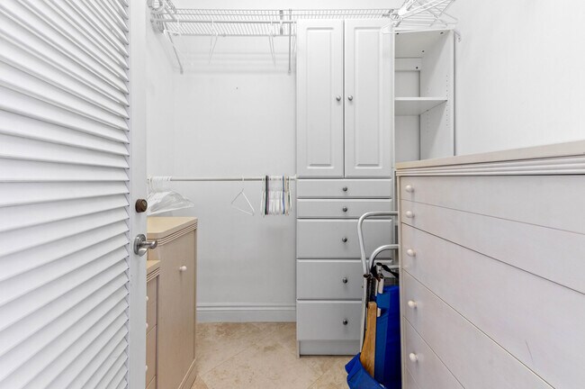 Building Photo - 2921 S Ocean Blvd