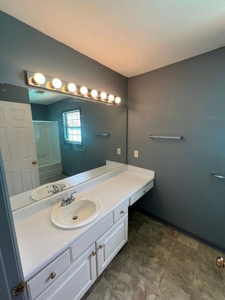 Building Photo - Single Family Home North Dean Area