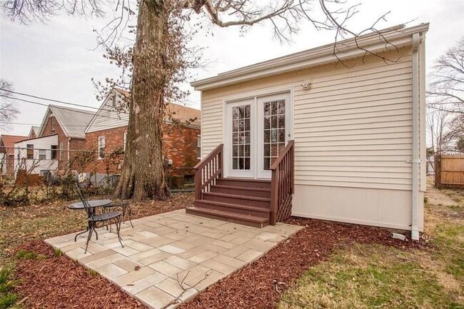 Building Photo - Fantastic 3bd/2ba home! Coming soon!