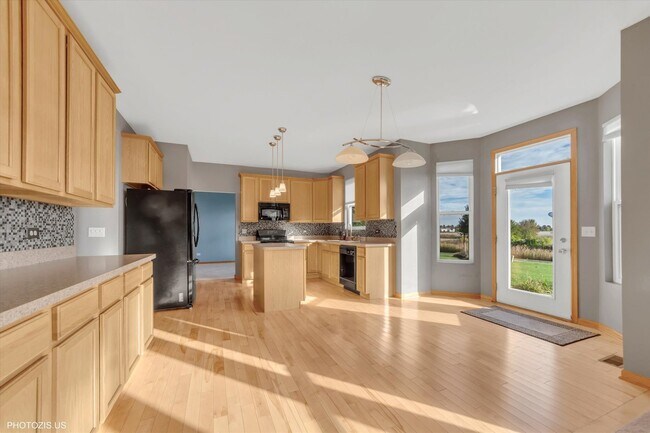 Building Photo - 24525 Champion Dr