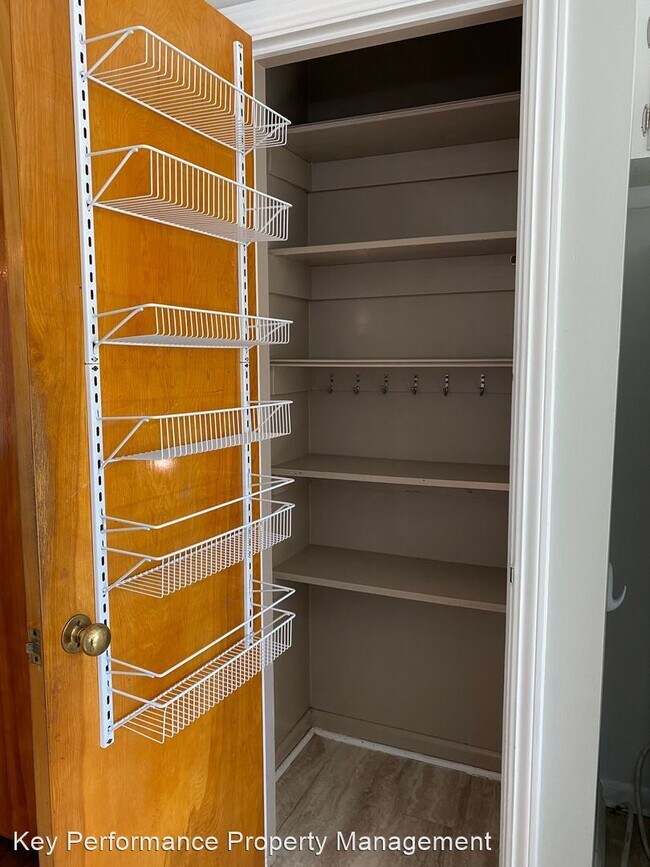 Building Photo - 3 br, 1 bath House - 35 Aragon Ave