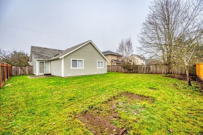 Building Photo - Rambler 3 Bedroom 2 Bath Fenced Yard - Orting