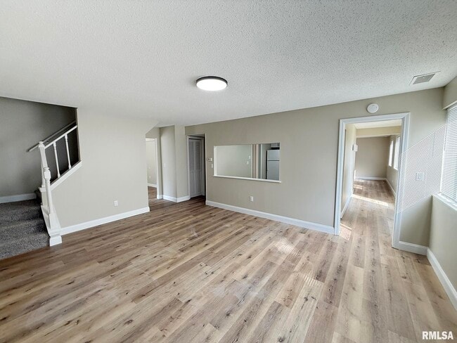 Building Photo - 3440 Villa Ridge