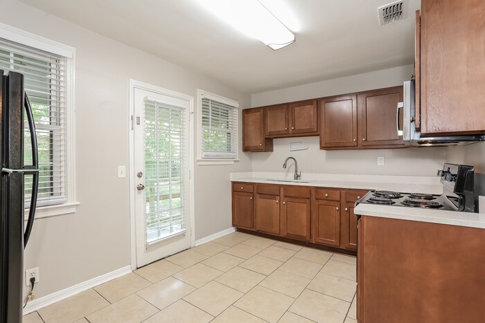 Building Photo - 980 McTyre Ct