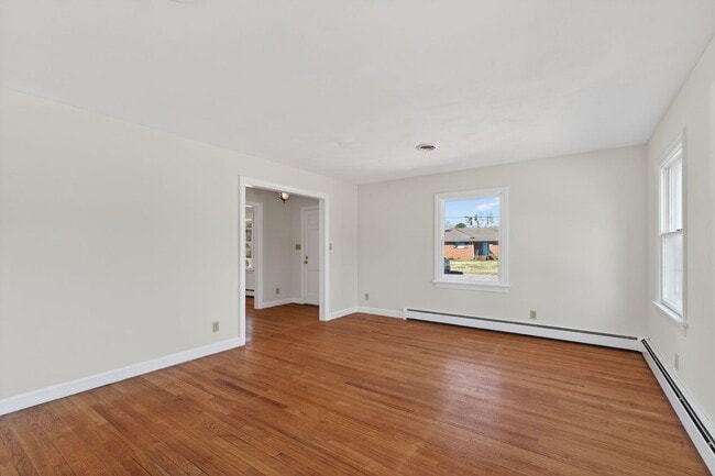 Building Photo - 2305 Lakewood Ln