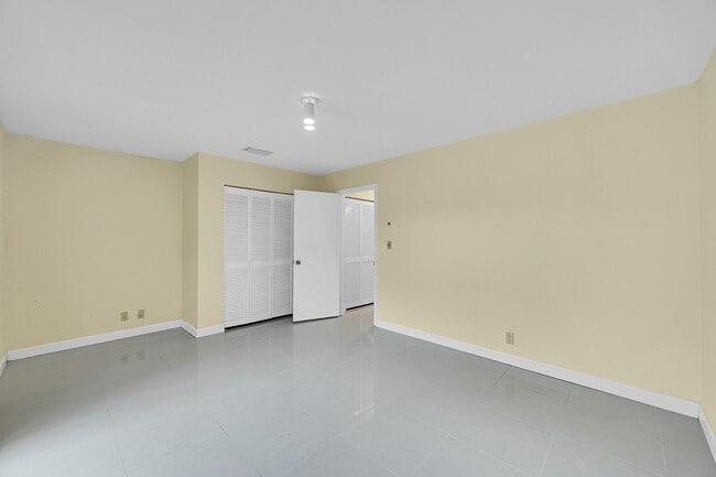 Building Photo - 6820 Allegre Ct