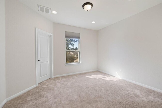 Building Photo - 15815 Axehandle Trl