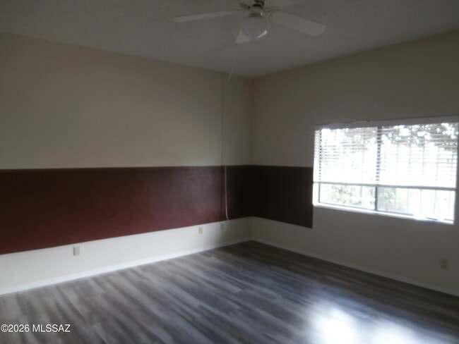 Building Photo - 870 W Calle de Emilia