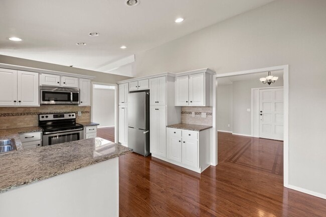 Building Photo - REMODELED ROCKRIMMON RETREAT | 4BD + OFFICE - Security Deposit Waiver Available