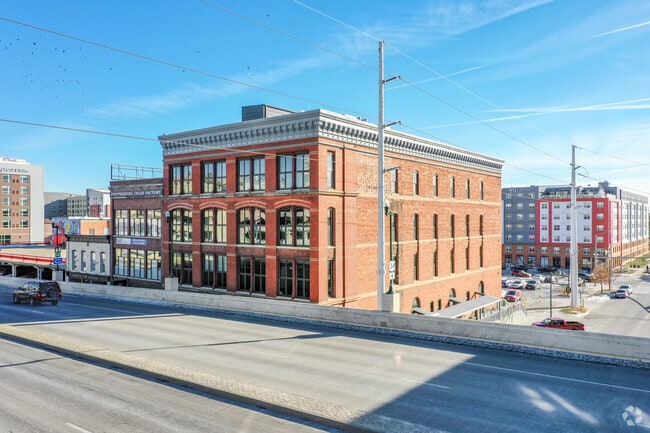 Building Photo - Raymond Brothers Building